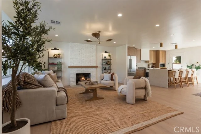 5018 Spencer Street photo 3