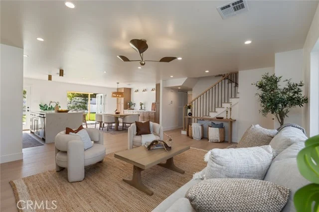 5018 Spencer Street photo 4