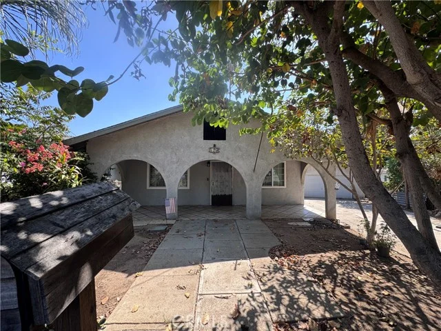 129 N Record, Los Angeles