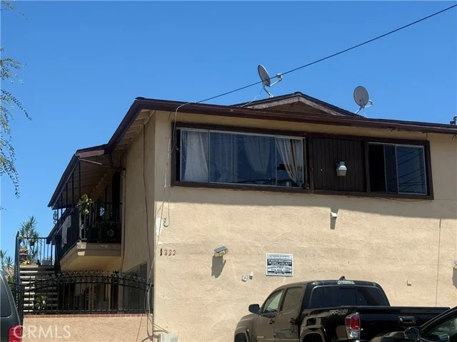 1222 N Park Western photo 1