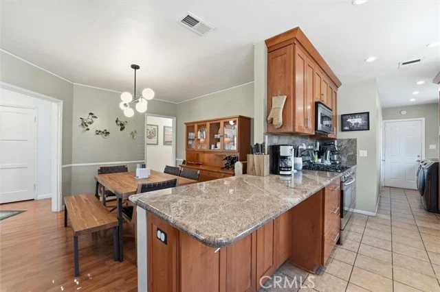 2840 Magnolia photo 2