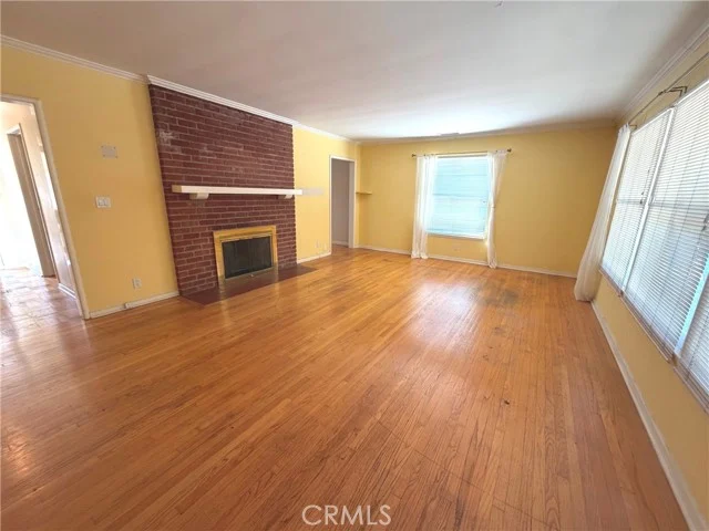 17605 Tarzana Street photo 2