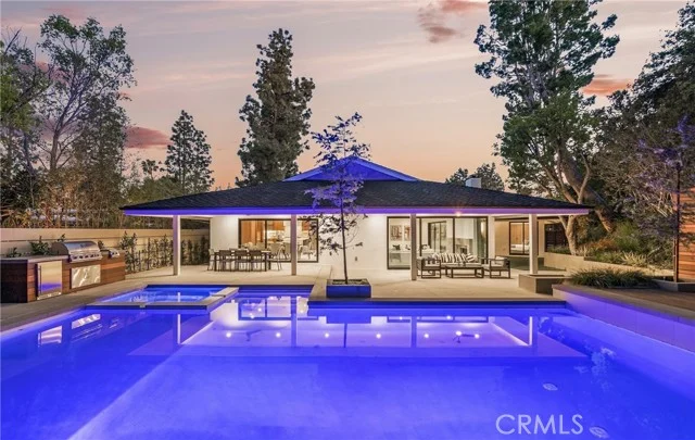 16105 Clear Oak Drive, Encino