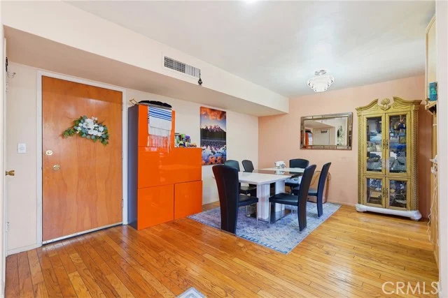 5429 Newcastle #303, Encino