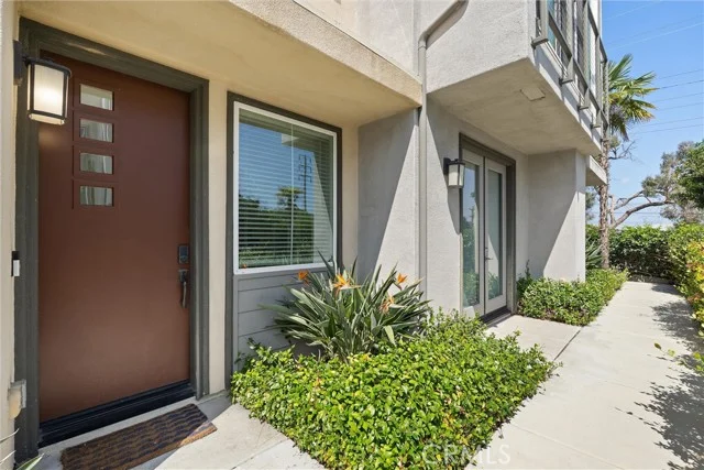 542 E Imperial Avenue photo 3