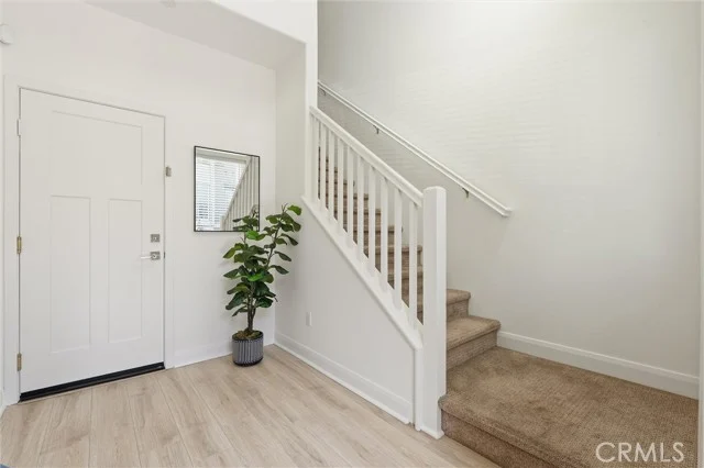 542 E Imperial Avenue photo 4