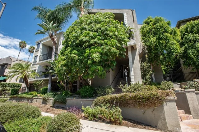 4536 Colbath Avenue #102 photo 3