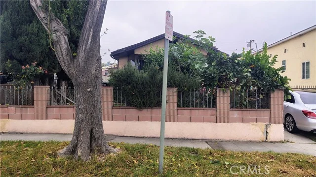 4225 Folsom photo 1