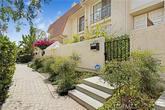 6225 Nita, Woodland Hills