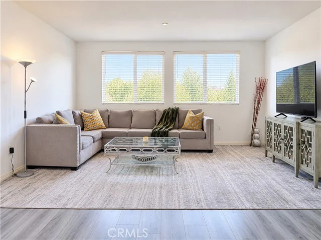 13951 Sherman Way #301, Van Nuys
