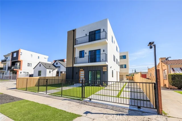 2426 S West View, Los Angeles