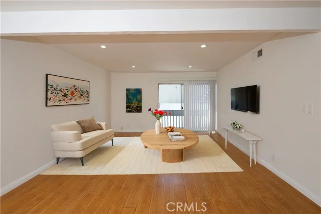 18620 Hatteras St #249, Tarzana