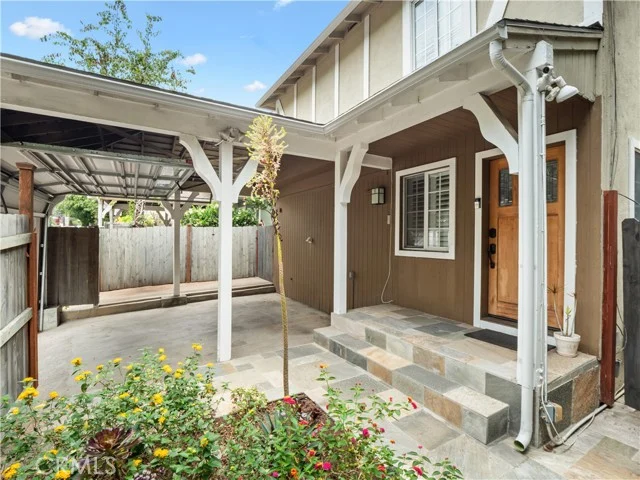1118 N Beverly Glen Boulevard photo 2