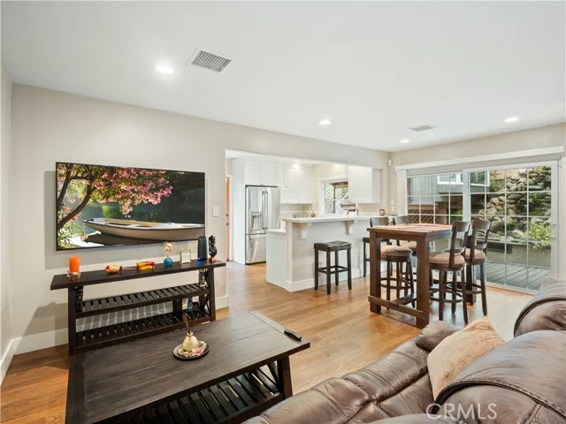 1118 N Beverly Glen Boulevard photo 5