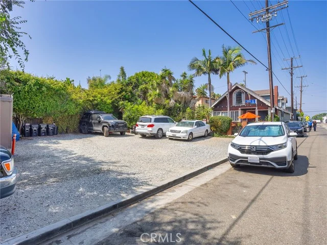 42 19th Avenue, Venice