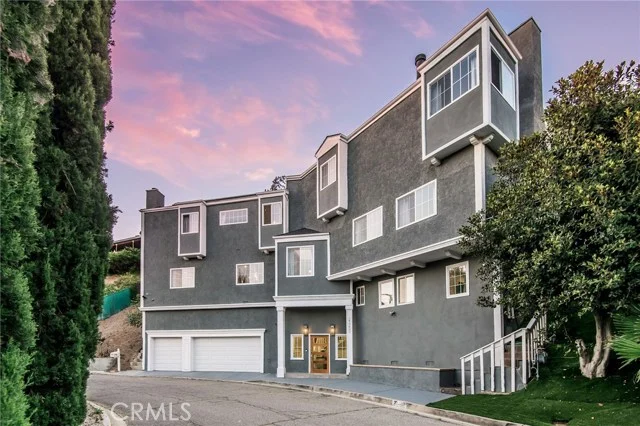 23200 Cass Avenue, Woodland Hills