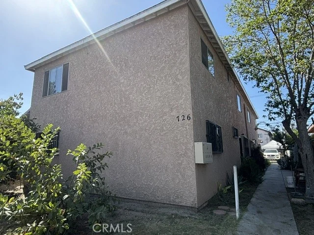 726 E 31st photo 1