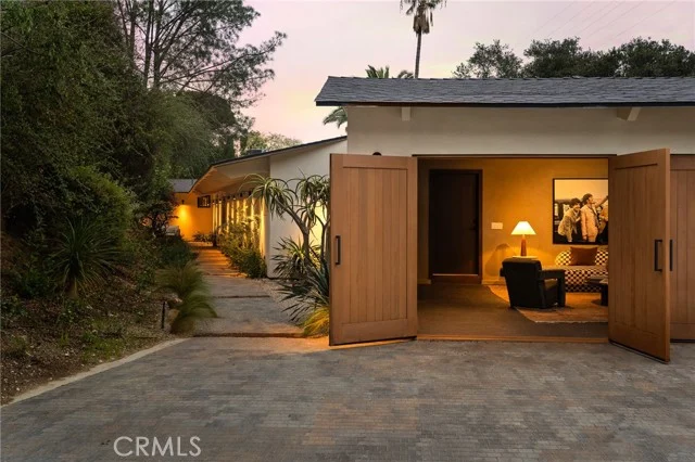 3655 Wrightwood Drive, Studio City