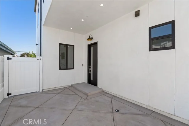 15634 Sombra Avenue #B photo 2