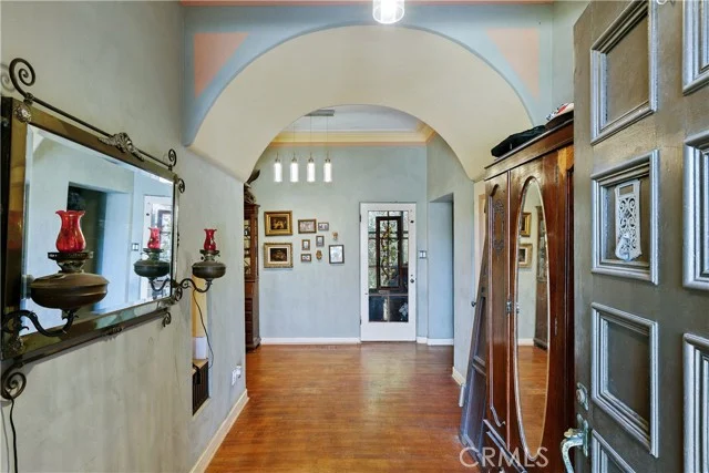 819 S Curson Avenue photo 3