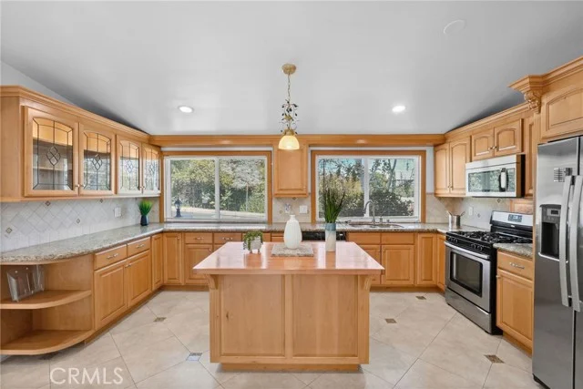 23800 Hatteras Street photo 4
