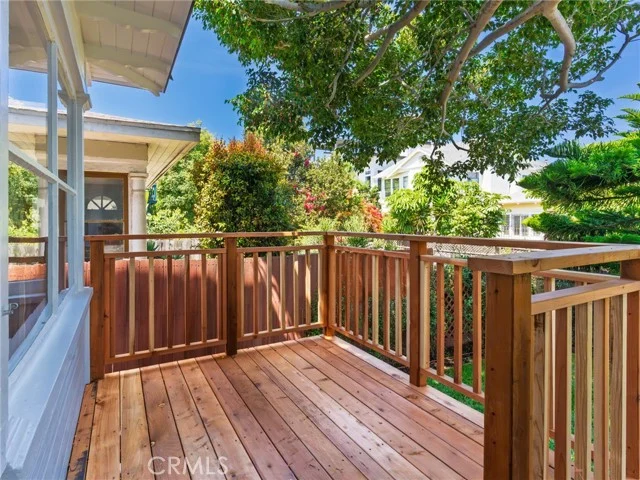 58 Ozone Ave photo 3