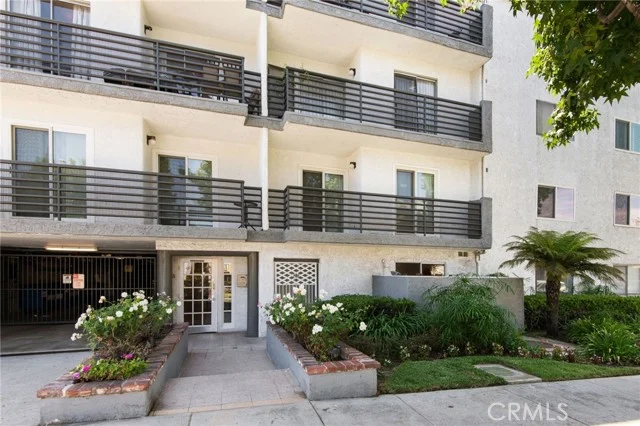 1515 S Beverly Drive #101 photo 2