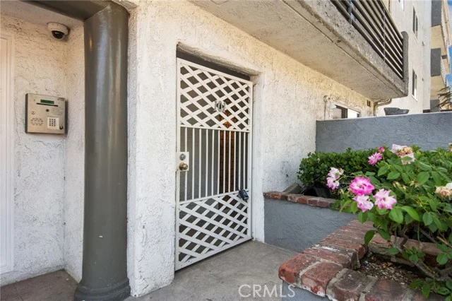1515 S Beverly Drive #101 photo 3