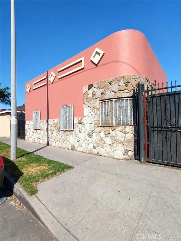 8706 Avalon, Los Angeles