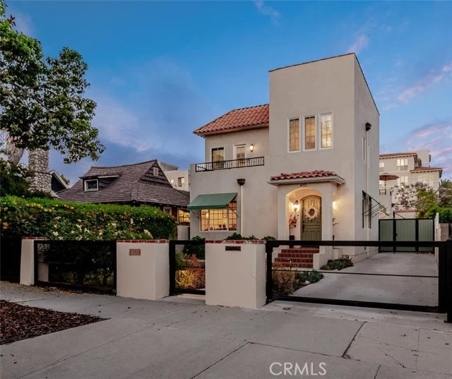 4022 Willowcrest Avenue, Studio City