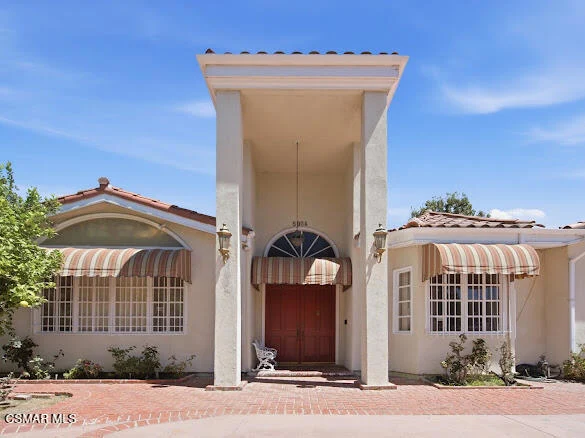 5064 Gaviota Avenue, Encino