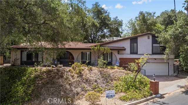 4444 Rochelle Place, Encino