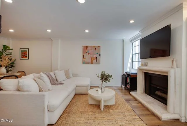 750 N Kings Road #117, West Hollywood