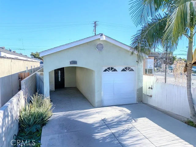 8632 S Fir Avenue photo 1