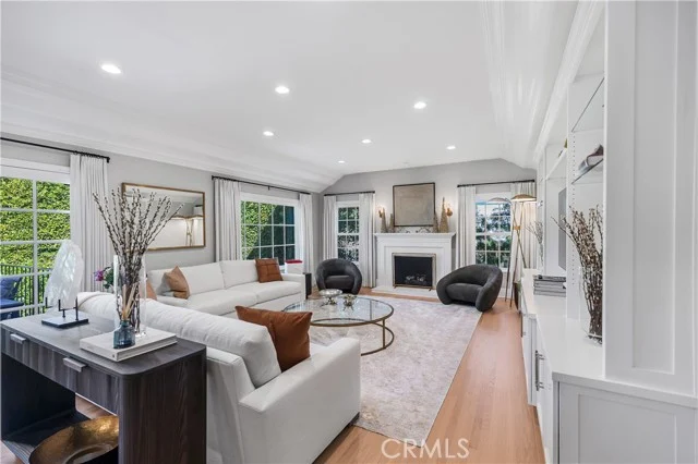 10455 Lindbrook Drive, Los Angeles