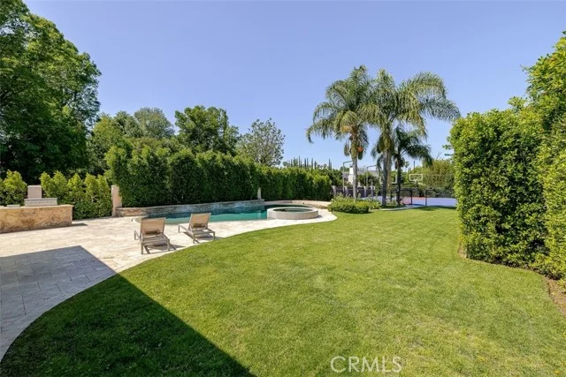 22953 Oxnard Street photo 3