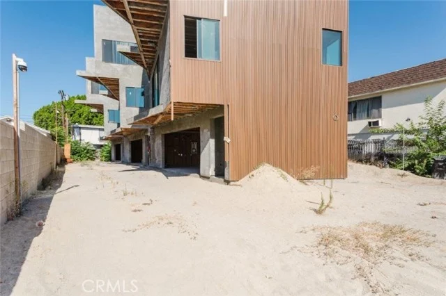 6651 Camellia Avenue, Los Angeles