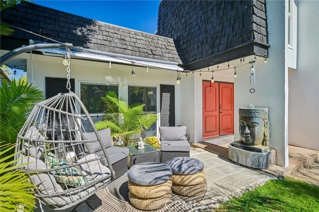 18219 Erwin Street photo 2