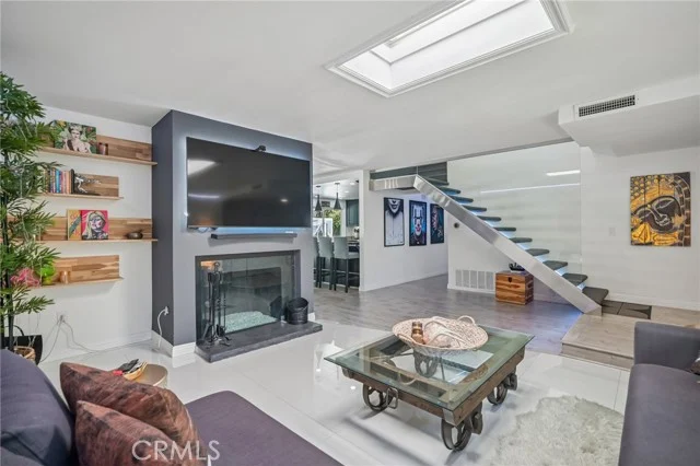 18219 Erwin Street photo 4