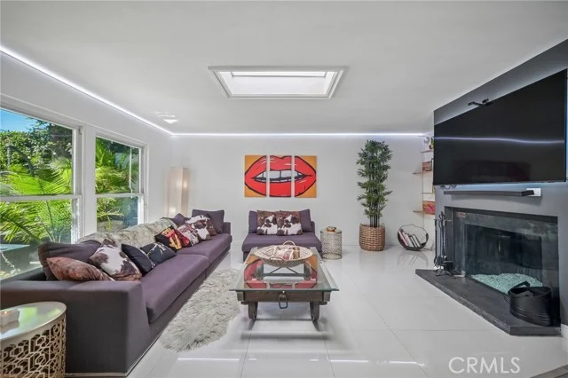 18219 Erwin Street photo 5