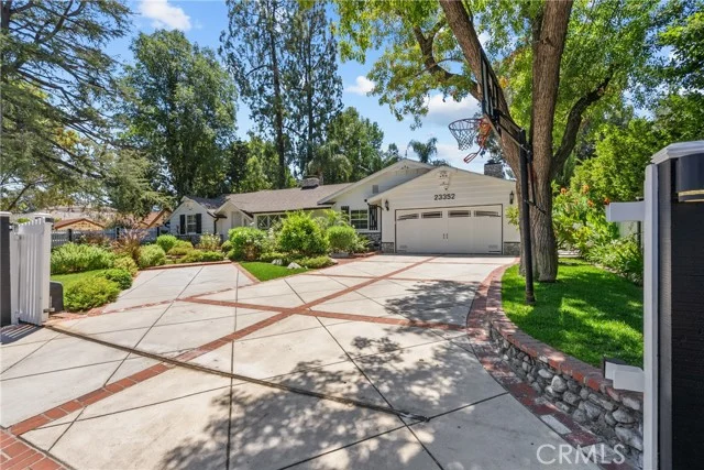 23352 Ostronic, Woodland Hills
