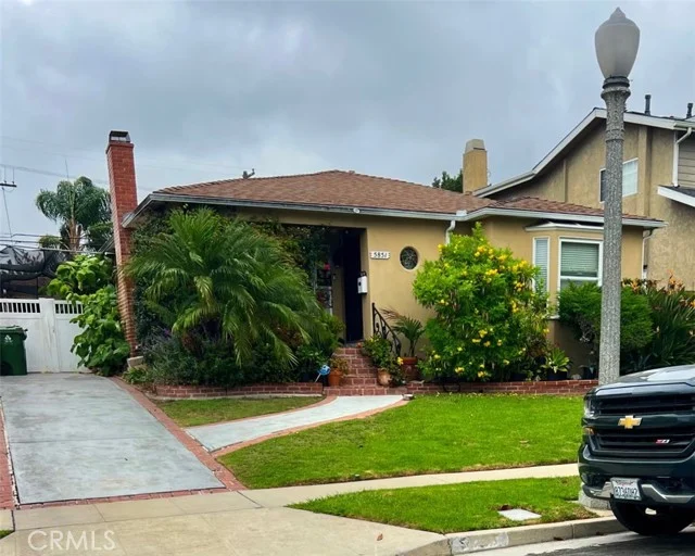 5851 W 77th Place, Westchester
