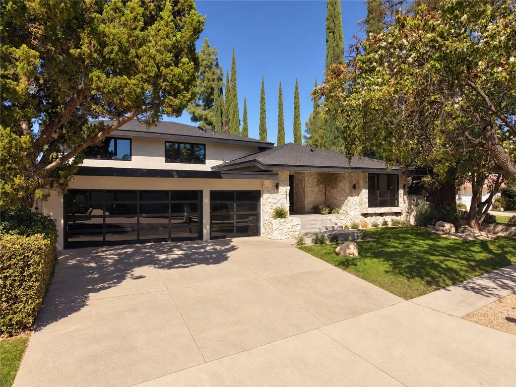 23921 Berdon Street photo 2