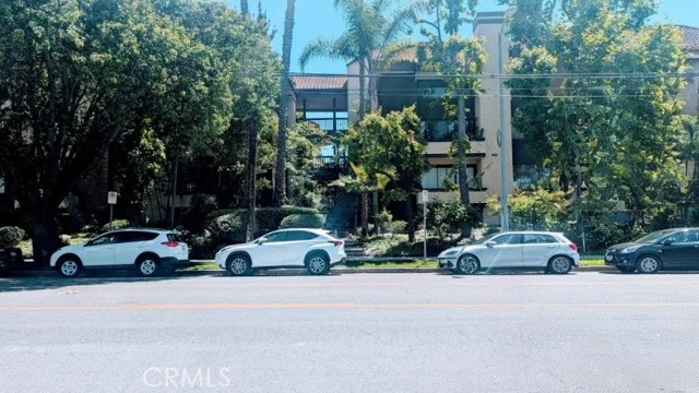 13214 Moorpark #108, Sherman Oaks