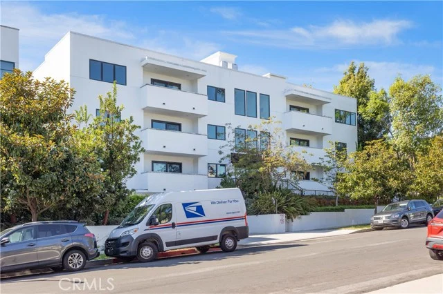 853 S Lucerne #306, Los Angeles