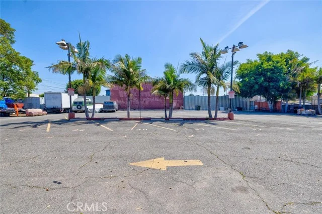 1437 E 61st photo 1