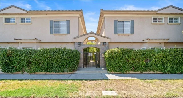 11808 Riverside Drive #3, Valley Village
