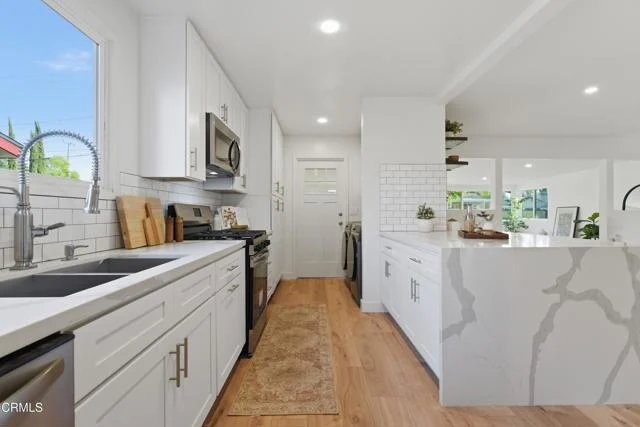 22718 Cantlay Street, Los Angeles