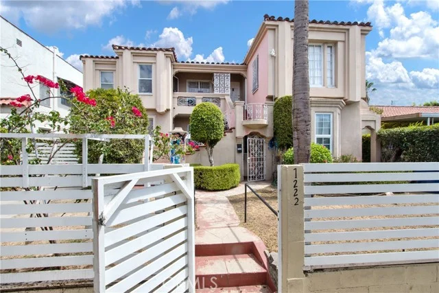 1222 S Cloverdale, Los Angeles