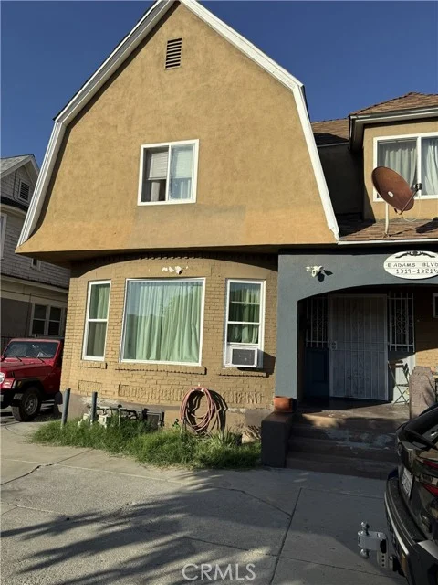 1321 E Adams photo 2